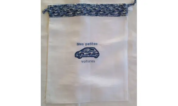 Sac brodé voiture