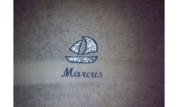 Serviette brodée garçon