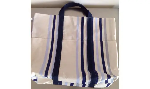 Beach bag with lots of pockets
